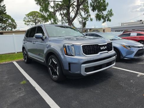 Certified 2024 Kia Telluride EX FWD image 2