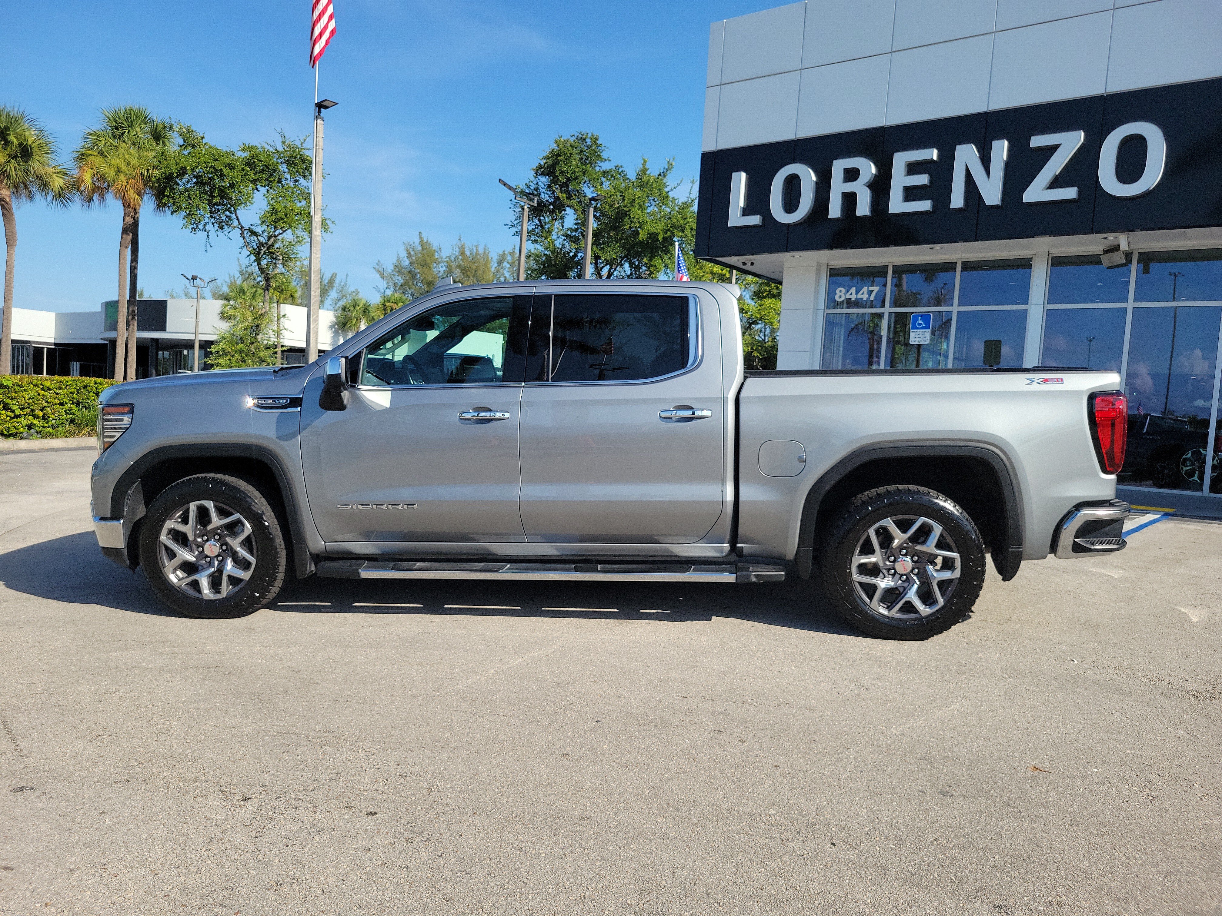 Used 2024 GMC Sierra 1500 SLT w/ SLT Premium Plus Package AWD/4WD image 8