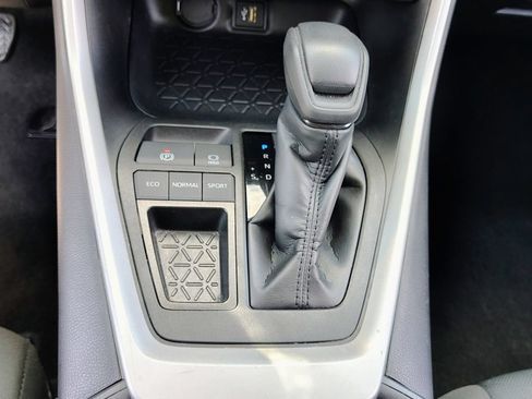 Used 2025 Toyota RAV4 XLE FWD image 24