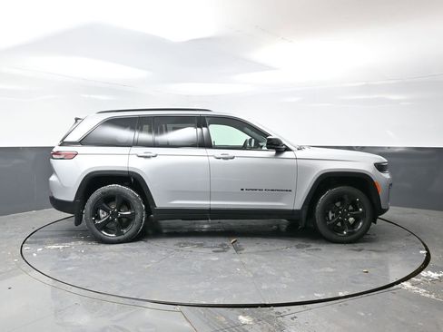 New 2026 Jeep Grand Cherokee Limited w/ Limited Altitude Package AWD/4WD image 2