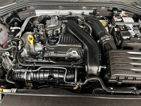 Used 2025 Volkswagen Jetta SE image 32