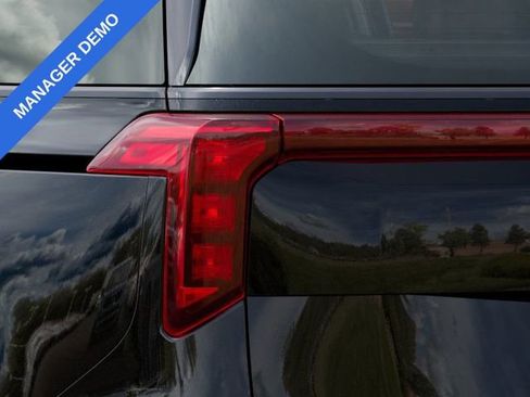 New 2025 Kia Carnival SX FWD image 11