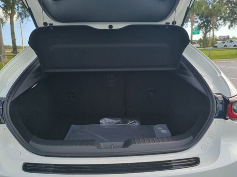 New 2025 MAZDA MAZDA3 Hatchback w/Premium Plus Pkg image 13