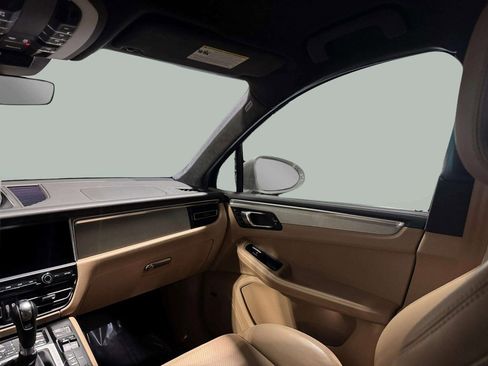 Used 2020 Porsche Macan Turbo image 23