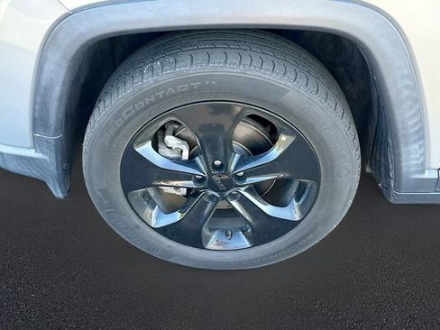 Used 2020 Jeep Compass Latitude image 8