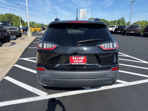 Used 2019 Jeep Cherokee Latitude Plus AWD/4WD image 7