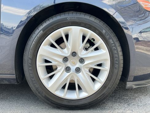 Used 2015 Chevrolet Impala LS w/ LS Convenience Package image 11