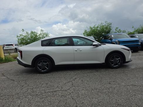 New 2026 Kia K4 FWD image 9