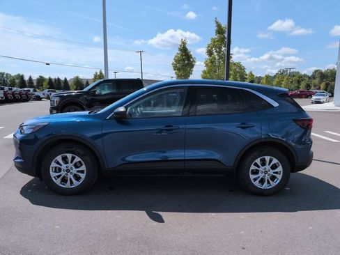Certified 2023 Ford Escape Active AWD/4WD image 2