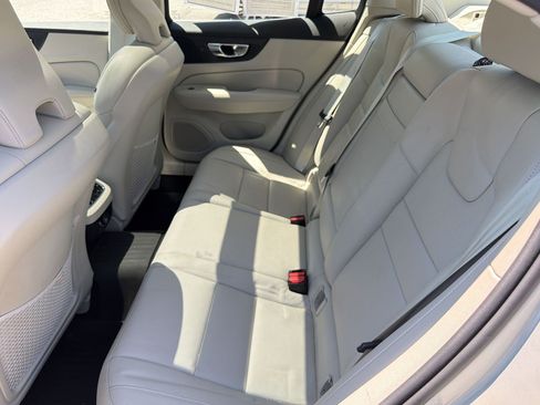 Used 2019 Volvo S60 T5 Inscription image 15