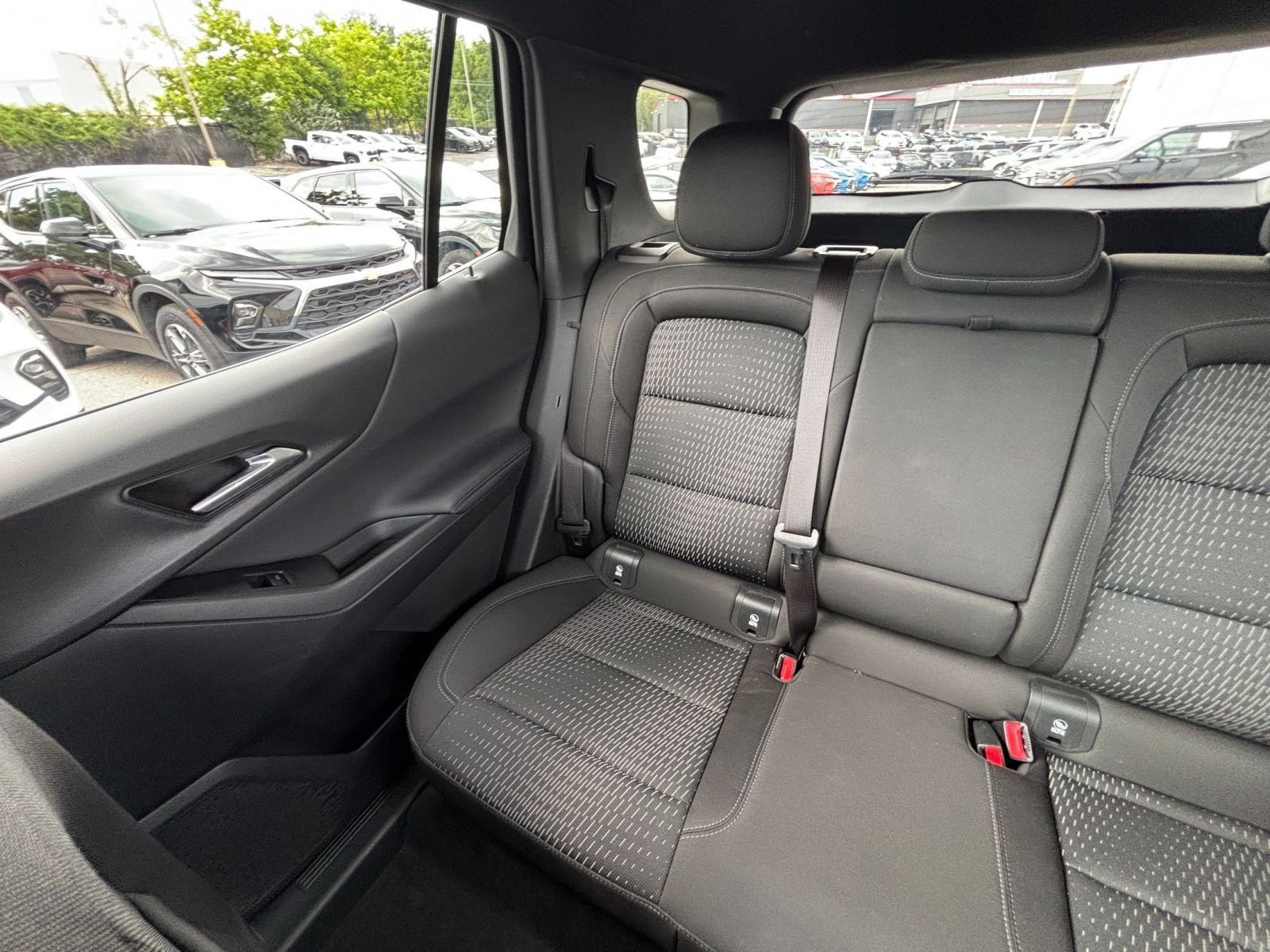 Used 2025 Chevrolet Equinox LT FWD image 38
