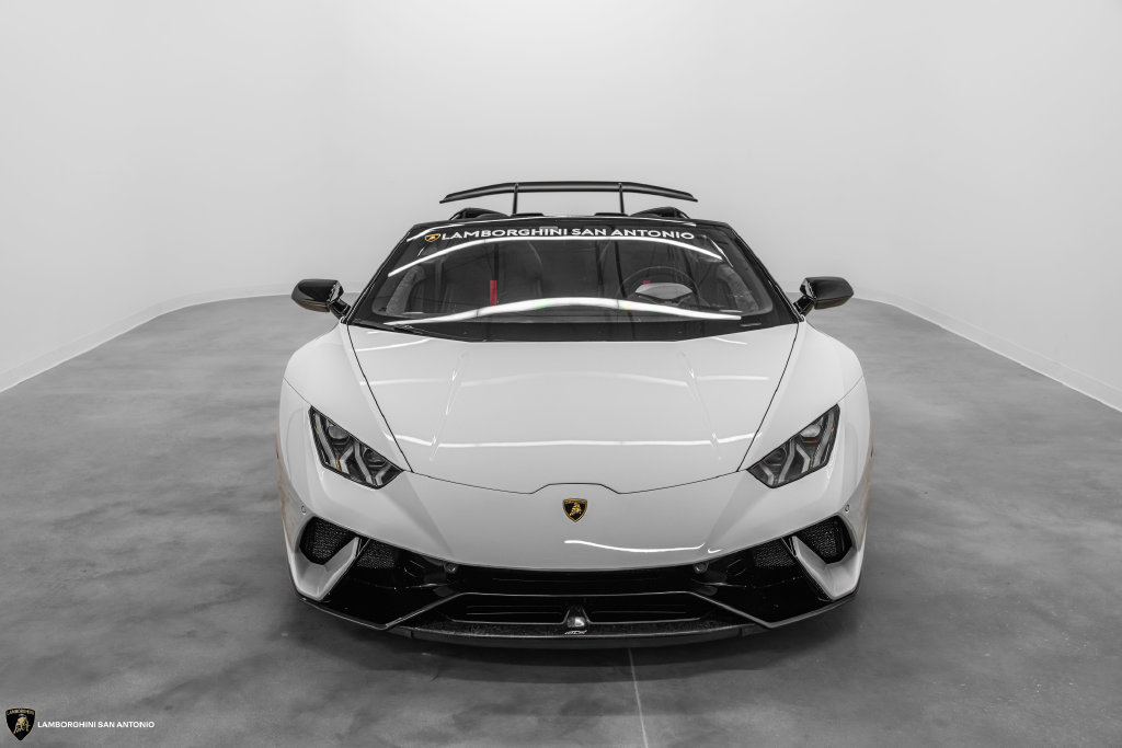 Used 2019 Lamborghini Huracan Performante AWD/4WD image 12