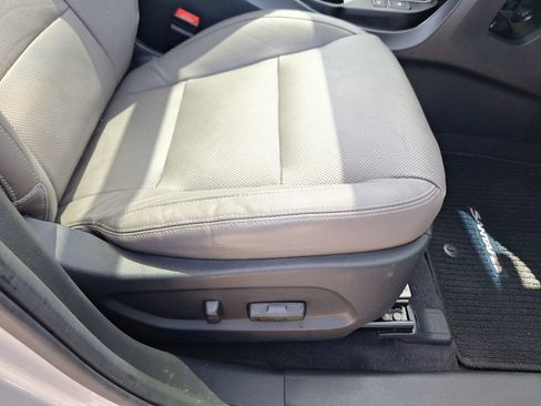 Used 2017 Hyundai Santa Fe FWD image 35