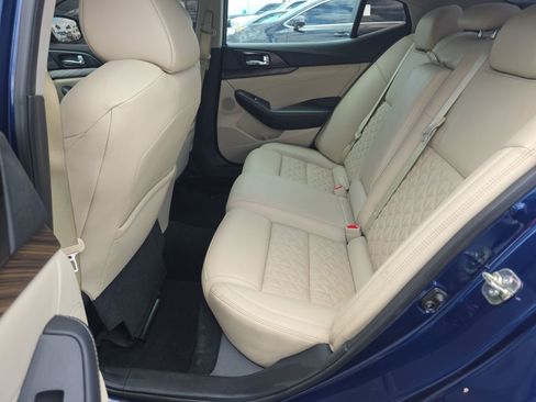 Used 2017 Nissan Maxima Platinum FWD image 11