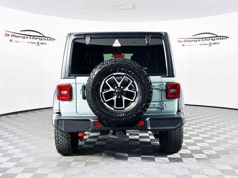 Used 2024 Jeep Wrangler Unlimited Rubicon w/ Technology Group image 7