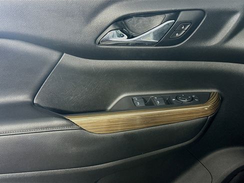 Used 2017 GMC Acadia SLE image 15