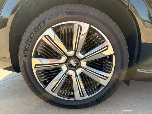 Used 2025 Cadillac Escalade IQ Luxury 2 AWD/4WD image 11