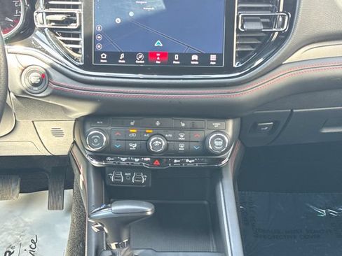 Used 2025 Dodge Durango GT AWD/4WD image 23