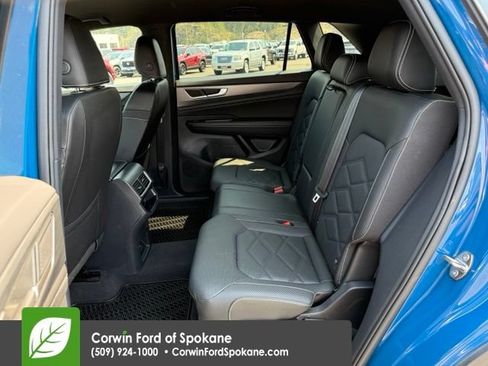 Used 2025 Volkswagen Atlas Cross Sport SE AWD/4WD image 11