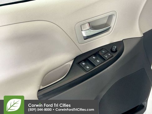 Used 2018 Toyota Sienna LE FWD image 12