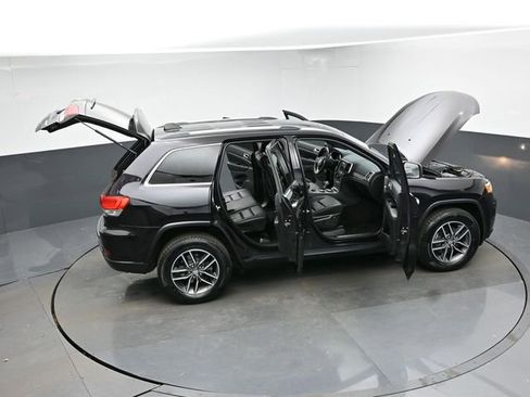 Used 2018 Jeep Grand Cherokee Limited image 44