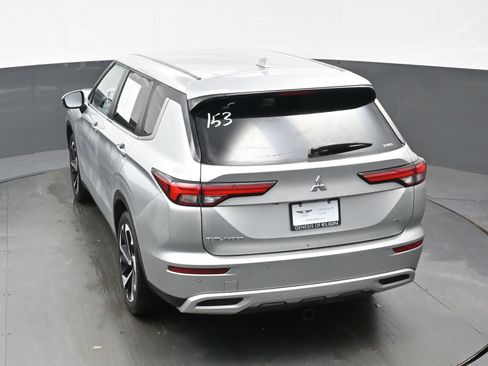 Used 2023 Mitsubishi Outlander SE image 38