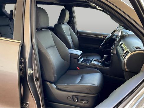 Used 2023 Lexus GX 460 Premium w/ Premium Package AWD/4WD image 8