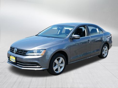 Used 2018 Volkswagen Jetta SE FWD image 3