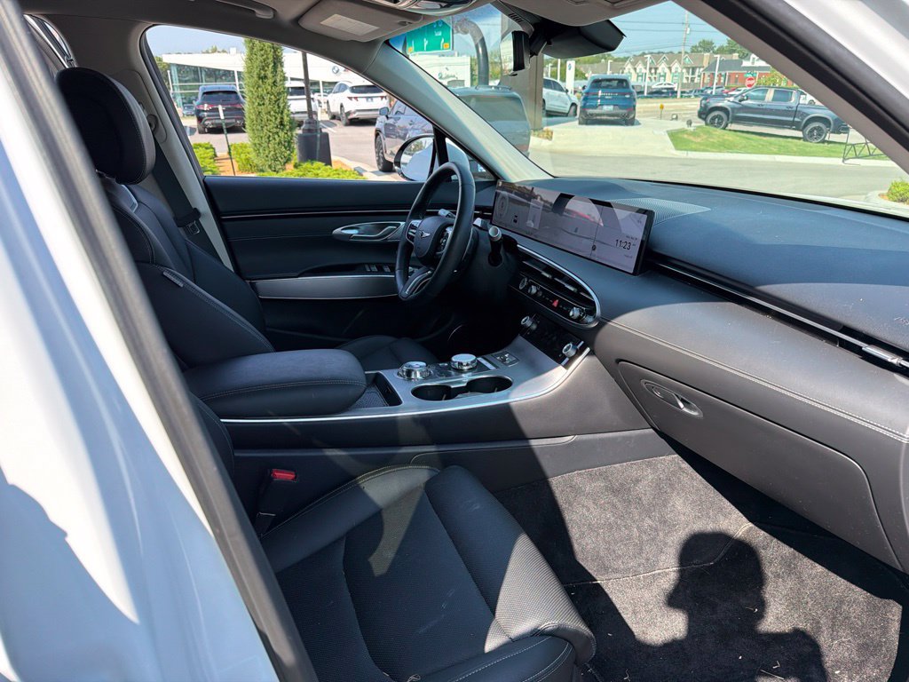 Used 2026 Genesis GV70 2.5T Select AWD/4WD image 9