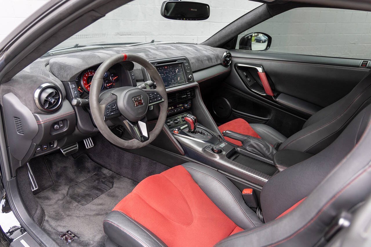 Used 2018 Nissan GT-R NISMO AWD/4WD image 4