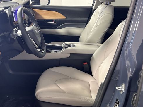 Used 2024 Toyota Grand Highlander Platinum image 13