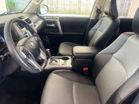 Used 2018 Toyota 4Runner SR5 Premium AWD/4WD image 4