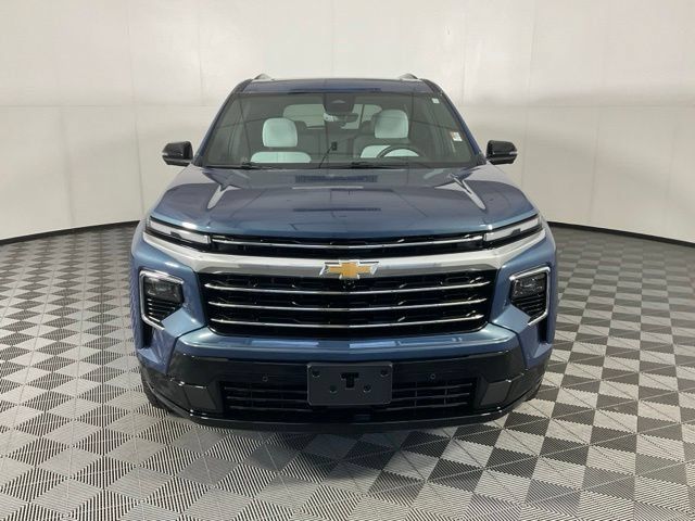 Used 2025 Chevrolet Traverse High Country AWD/4WD image 2
