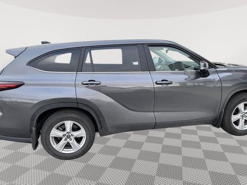 Used 2024 Toyota Highlander LE image 30
