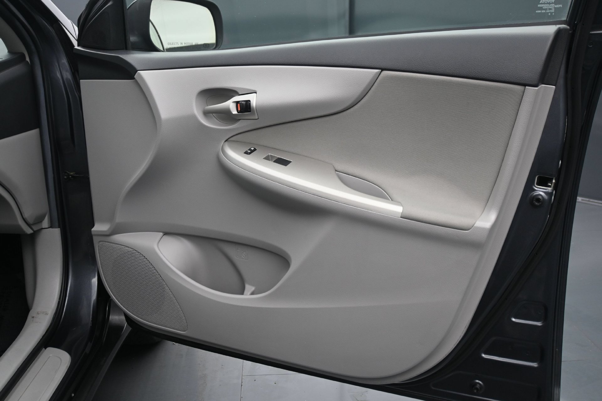 Used 2011 Toyota Corolla LE FWD image 12