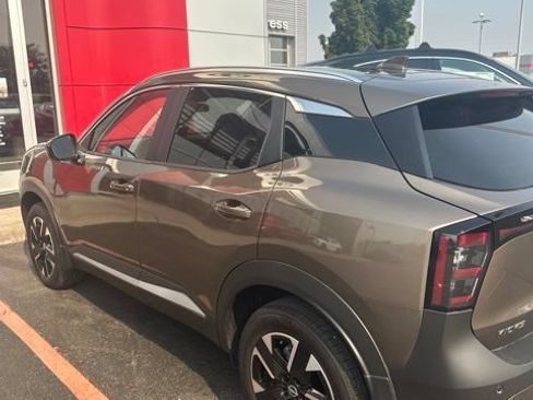 Used 2025 Nissan Kicks SV w/ SV Premium Package AWD/4WD image 9