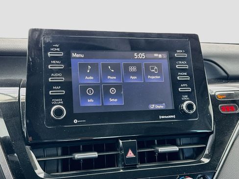 Used 2022 Toyota Camry SE FWD image 9