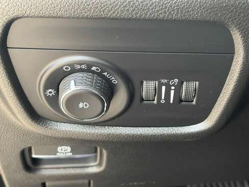 Used 2022 Jeep Grand Cherokee Limited AWD/4WD image 27