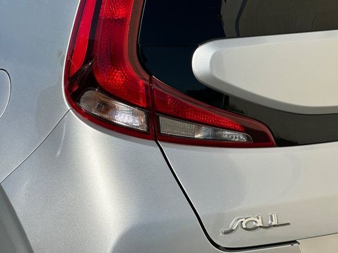 Used 2021 Kia Soul LX image 35