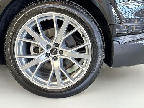 Used 2021 Audi e-tron Prestige w/ Prestige Package image 30