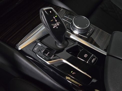 Used 2023 BMW 530i w/ Convenience Package image 27