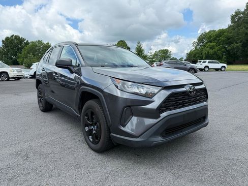Used 2020 Toyota RAV4 LE FWD image 8