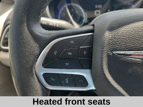 Used 2023 Chrysler Pacifica Touring-L FWD image 13