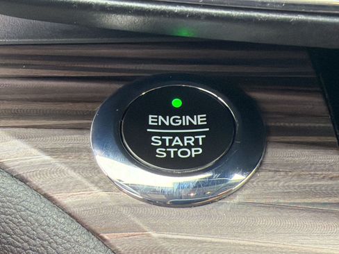 Used 2021 Ford Explorer Limited w/ Equipment Group 301A AWD/4WD image 17