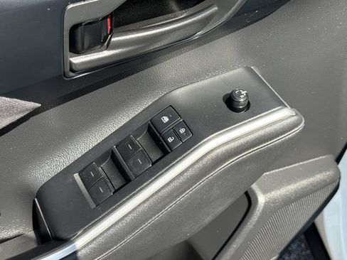 Used 2020 Toyota Highlander L FWD image 35