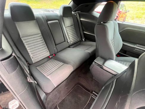 Used 2014 Dodge Challenger SXT RWD image 18