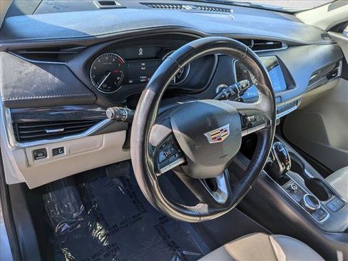 Used 2023 Cadillac XT4 Premium Luxury image 10
