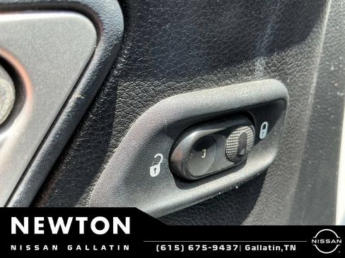 Used 2016 Jeep Wrangler Unlimited Sahara AWD/4WD image 15
