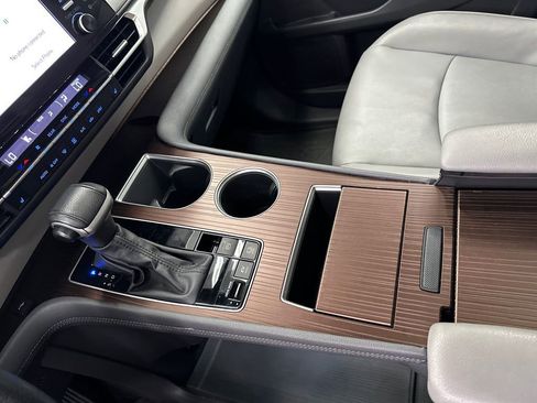 Used 2023 Toyota Sienna XLE image 32