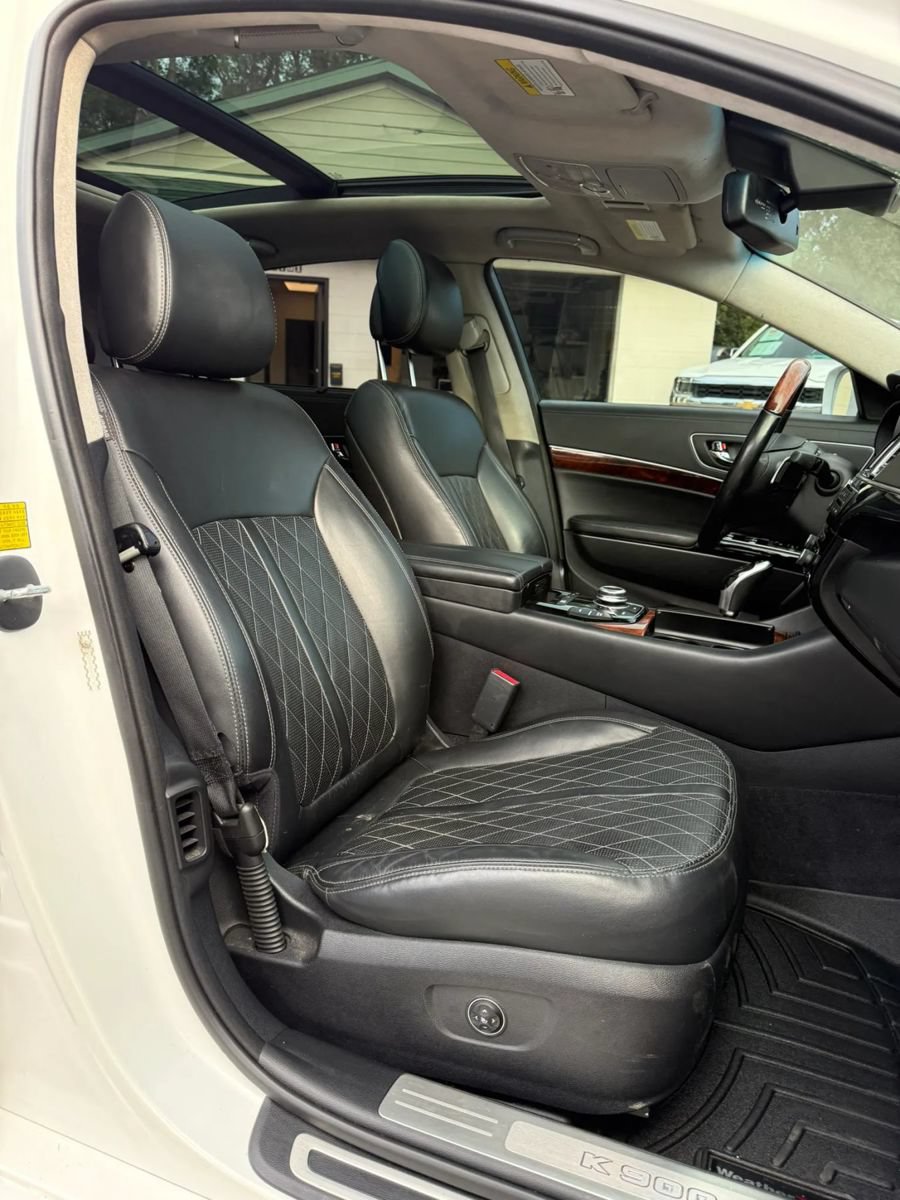 Used 2017 Kia K900 Luxury w/ VIP Plus Package RWD image 20